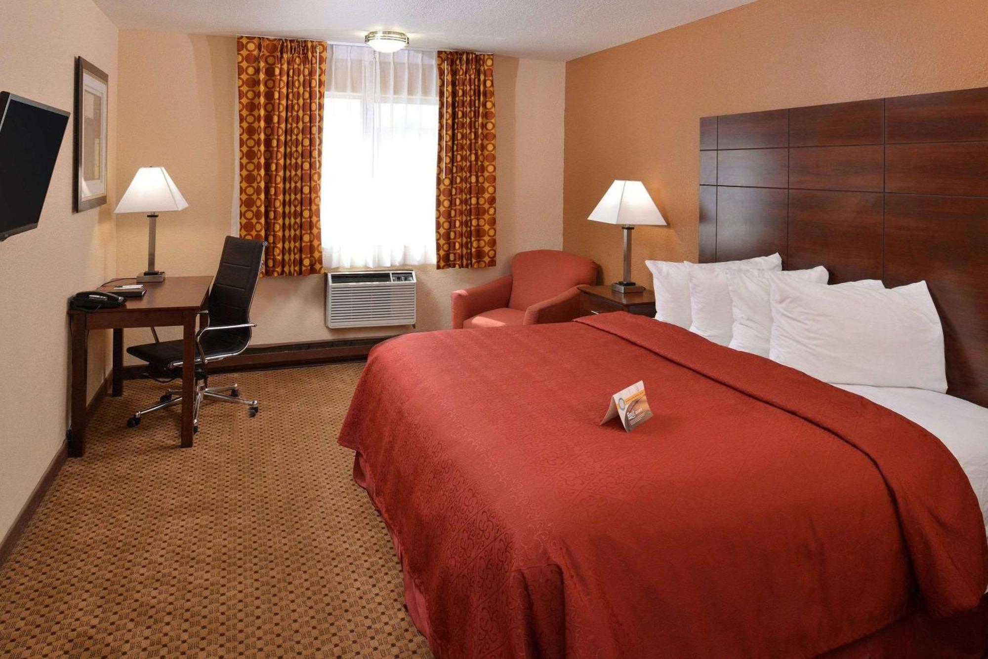 אפלטון Quality Inn מראה חיצוני תמונה